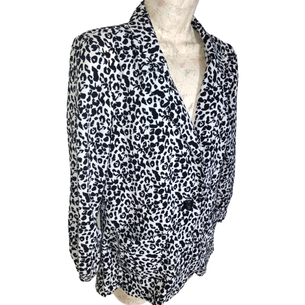 Hae Animal Pattern Jacket Size Medium - Picture 2 of 5